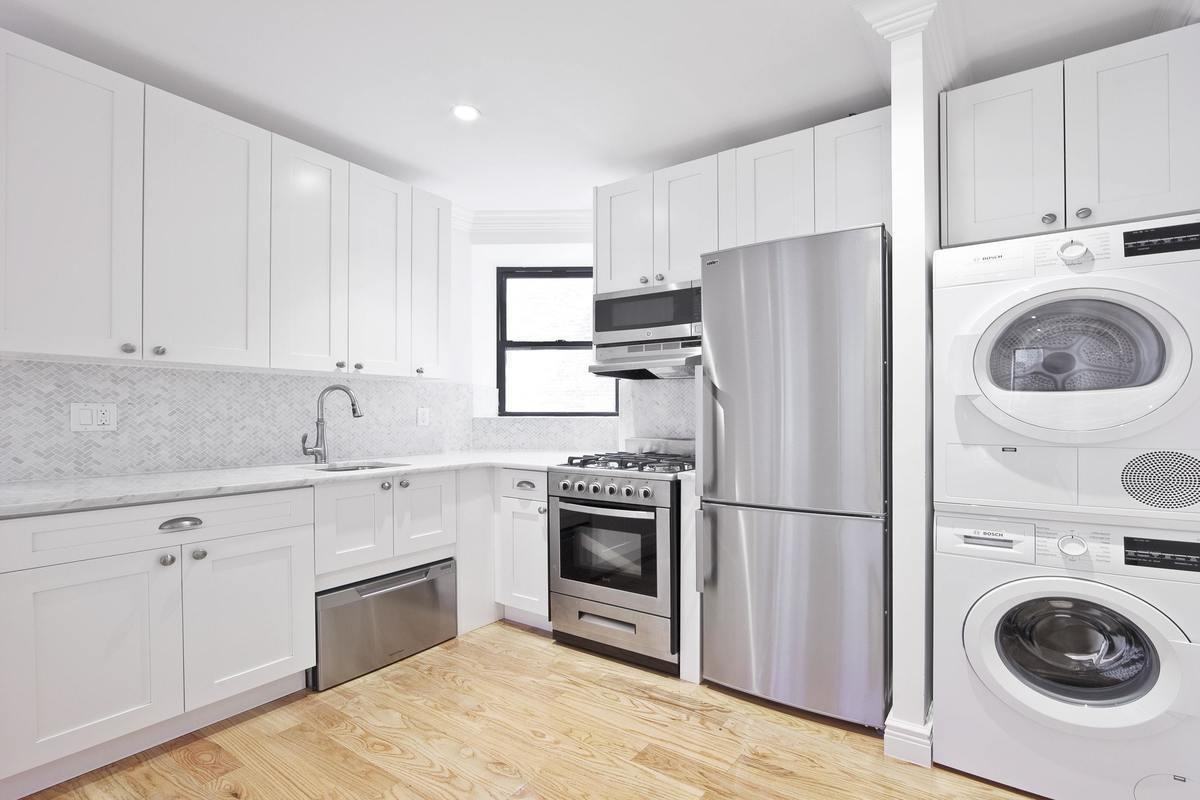 W 113th St 3C, New York, NY 10025 3 Bedroom Apartment for Rent
