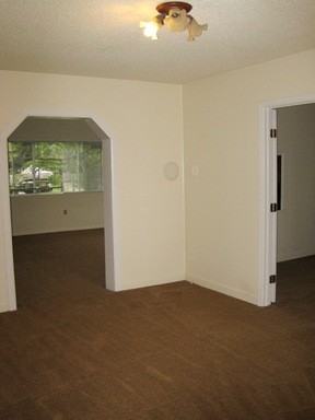 1749 Willowside Rd - Photo 2 of 11