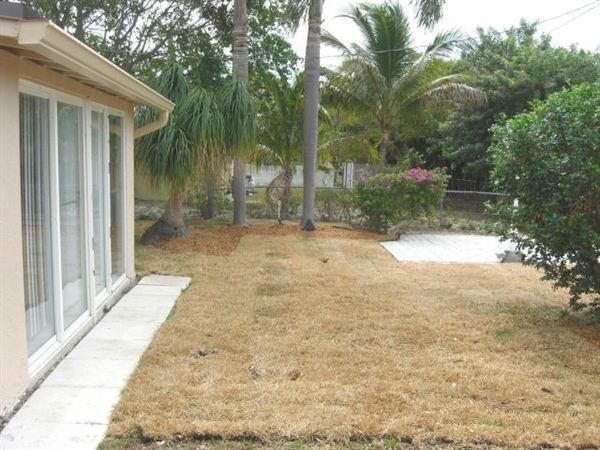 914 W Broome St - Photo 2 of 9