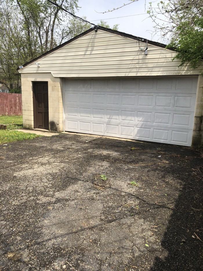 2262 Century Dr - Photo 2 of 12