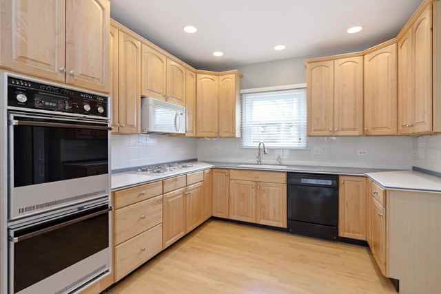 16 S Washington Ave - Photo 3 of 12