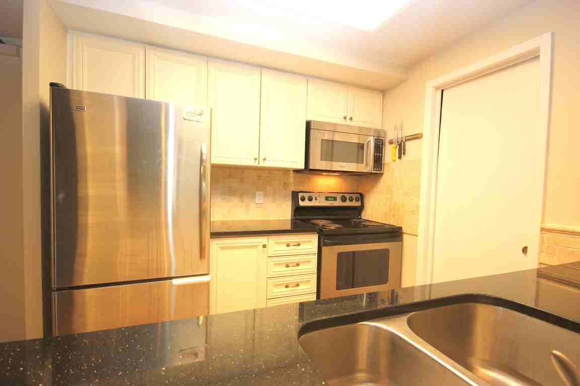 45 Holland Avenue Unit 203 - Photo 3 of 12