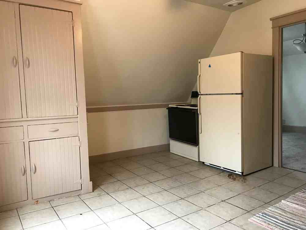 226 S 61st St - Photo 2 of 9