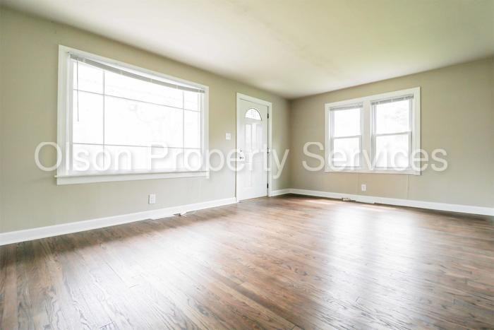 2962 May St - Photo 2 of 21