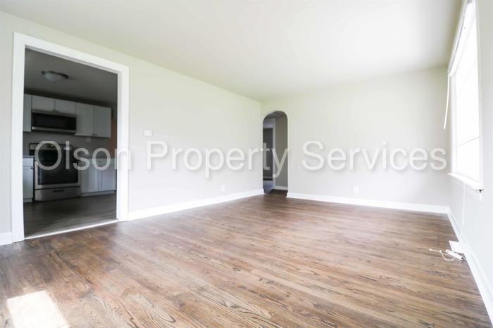 2962 May St - Photo 3 of 21