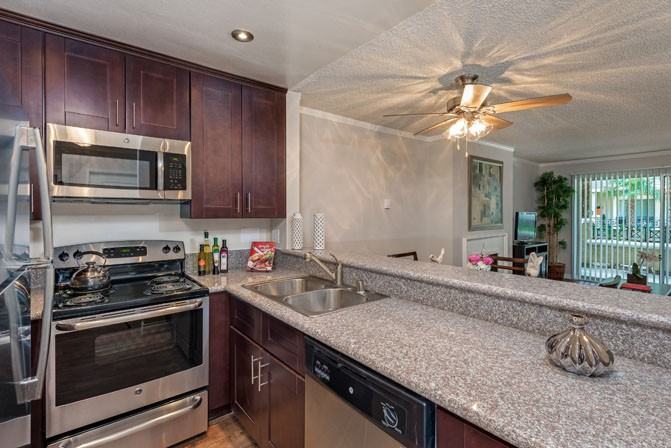 Playa Pacifica Apartments - Photo 6 of 14