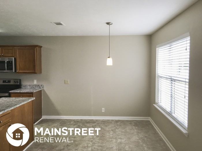 817 Winchester Cl - Photo 3 of 15