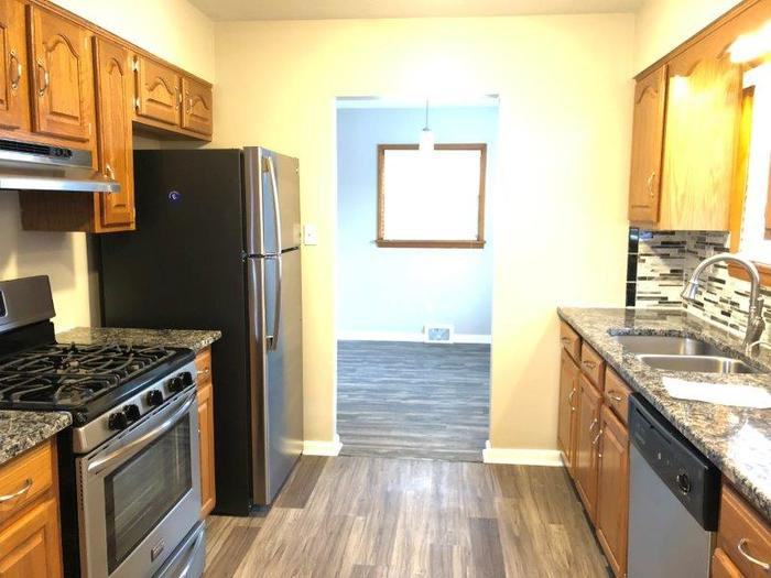 9005 W Manslick Rd - Photo 3 of 15