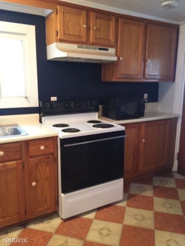 201 W Elm St - Photo 2 of 5