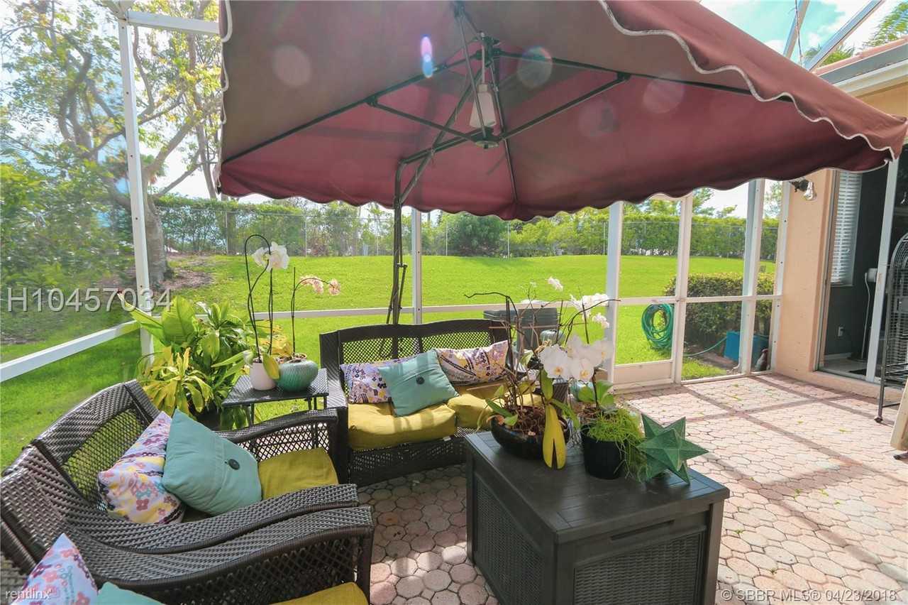 19492 SW 68th St - Photo 2 of 30