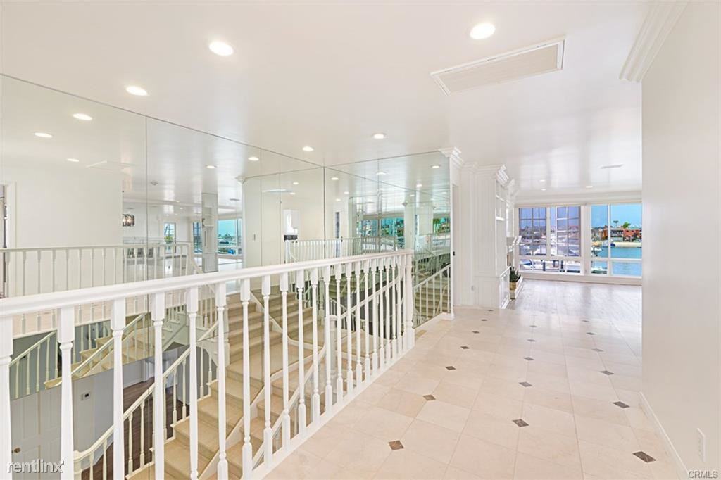 1633 Bayside Dr - Photo 3 of 25