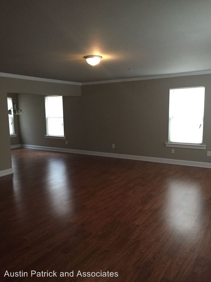 130 Dr John T Pettit St - Photo 3 of 10
