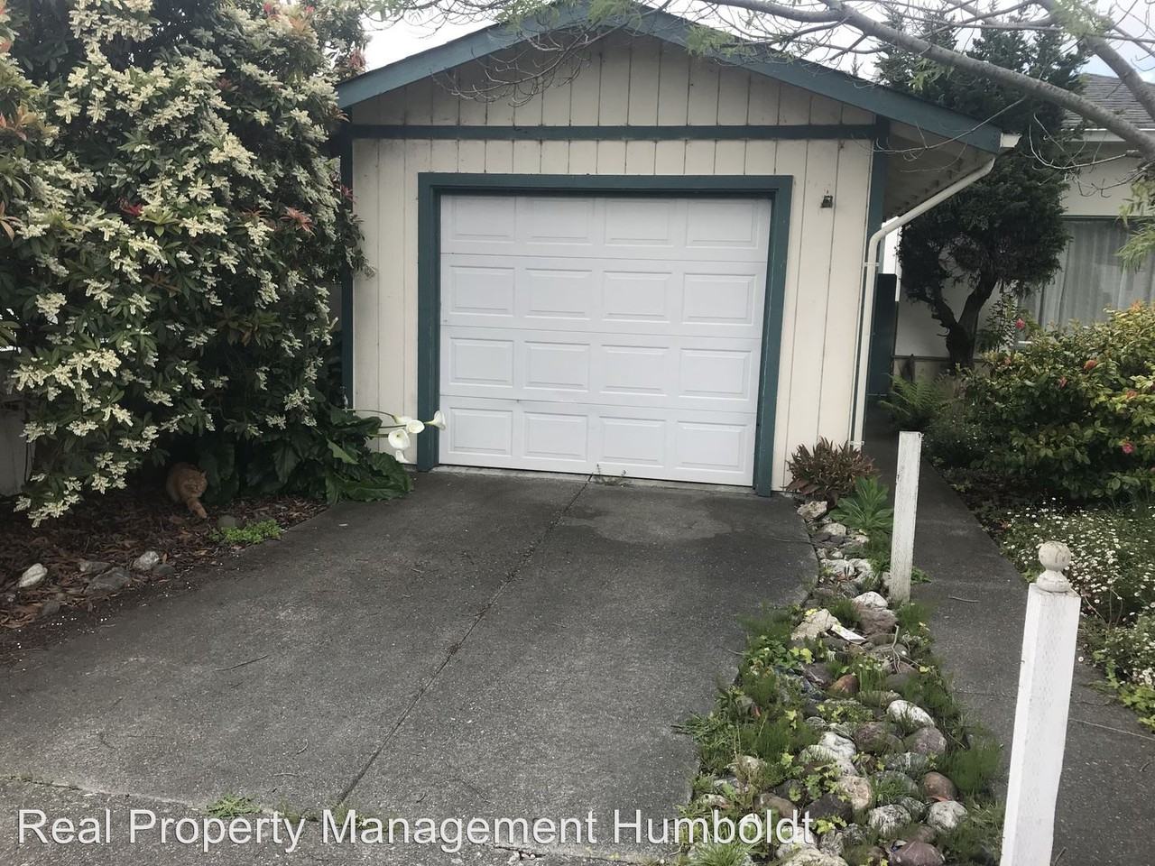 372 10th St - Photo 2 of 27