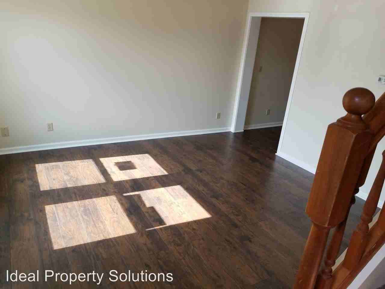 1319 Wilson St - Photo 2 of 13