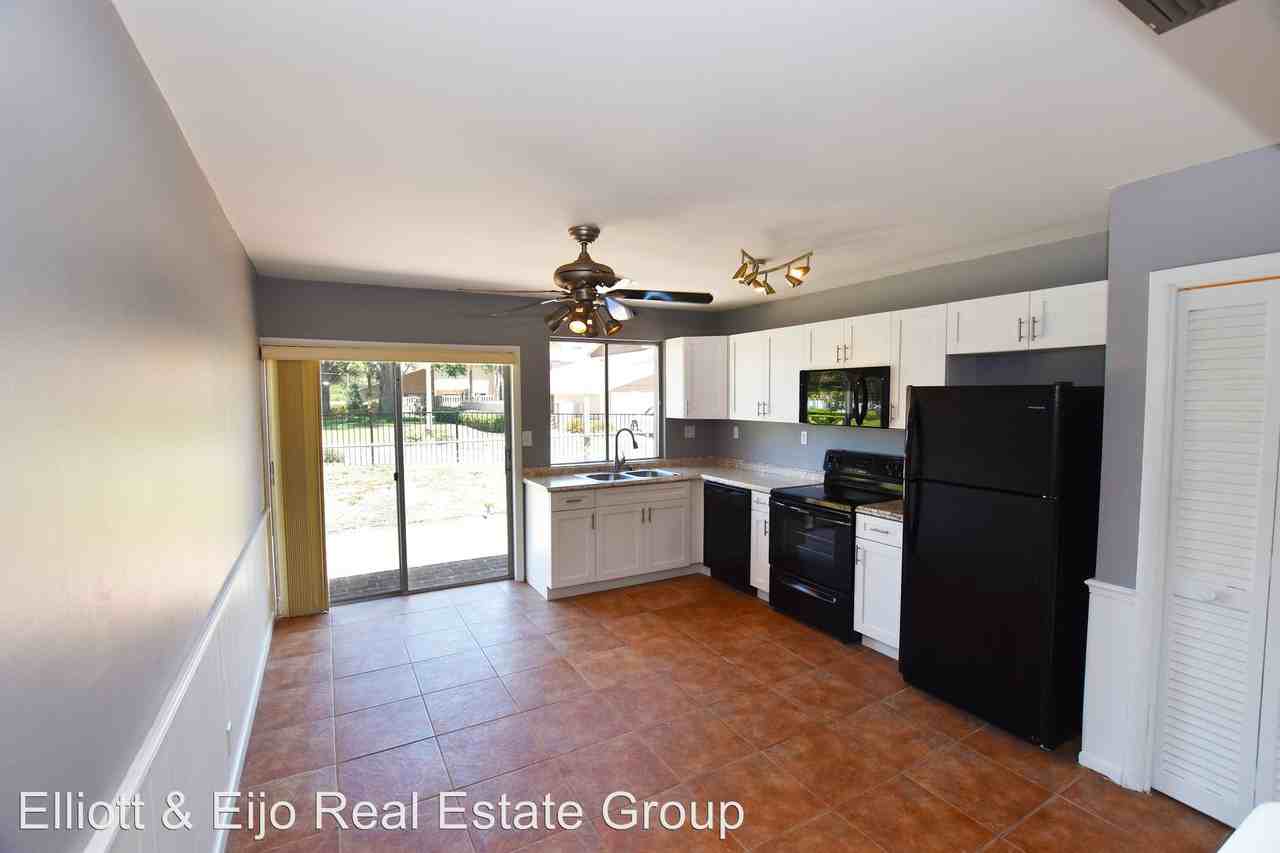 3412 Whitman Dr - Photo 3 of 12