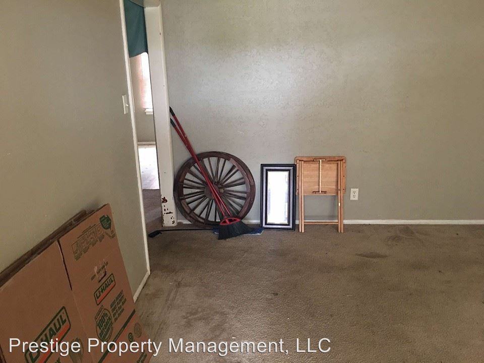 1307 NW Lawton Ave - Photo 2 of 10