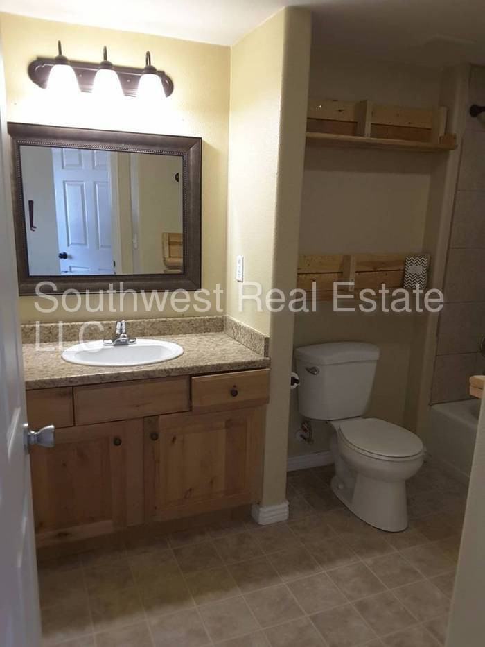 391 Ridge Crossing St - Photo 2 of 15