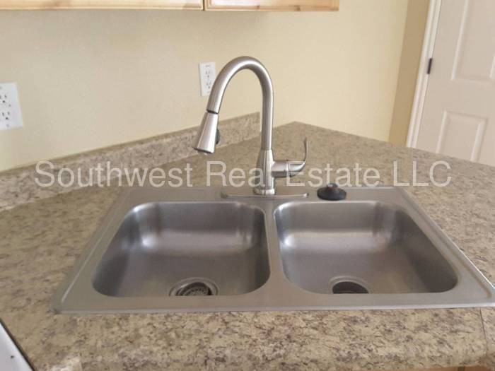 391 Ridge Crossing St - Photo 3 of 15