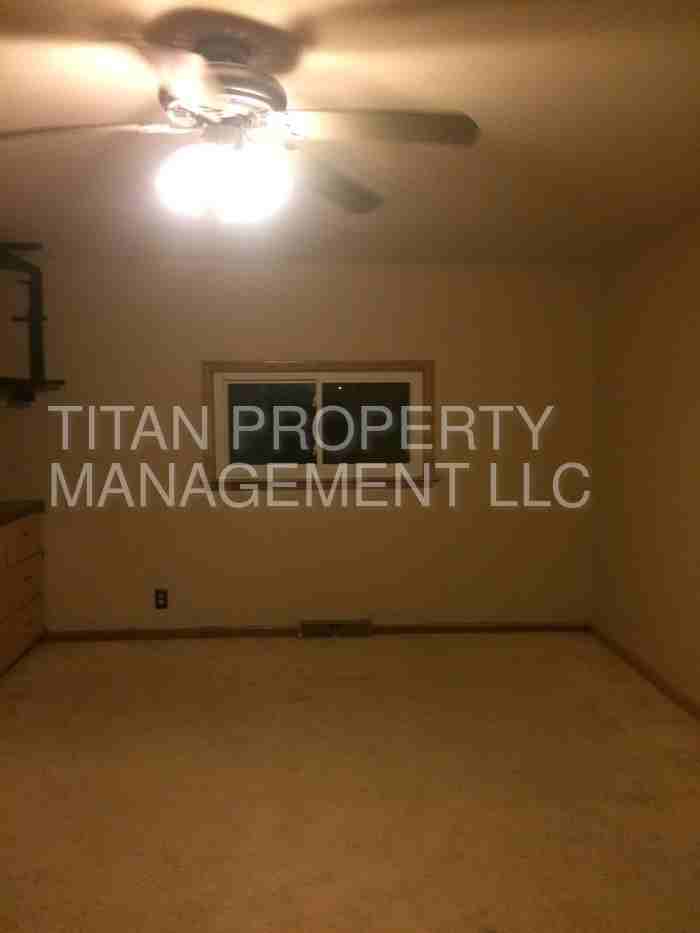 623 E Parkway Ave - Photo 3 of 8