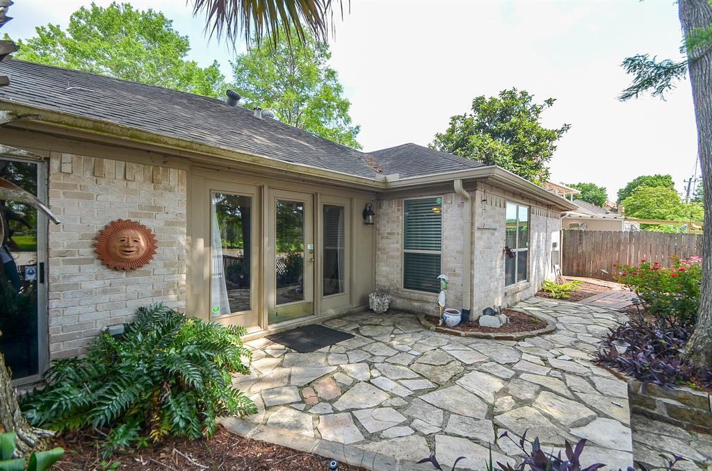 1603 Sugar Creek Blvd - Photo 2 of 32