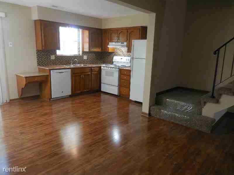 412 NE Highland Ln - Photo 2 of 13