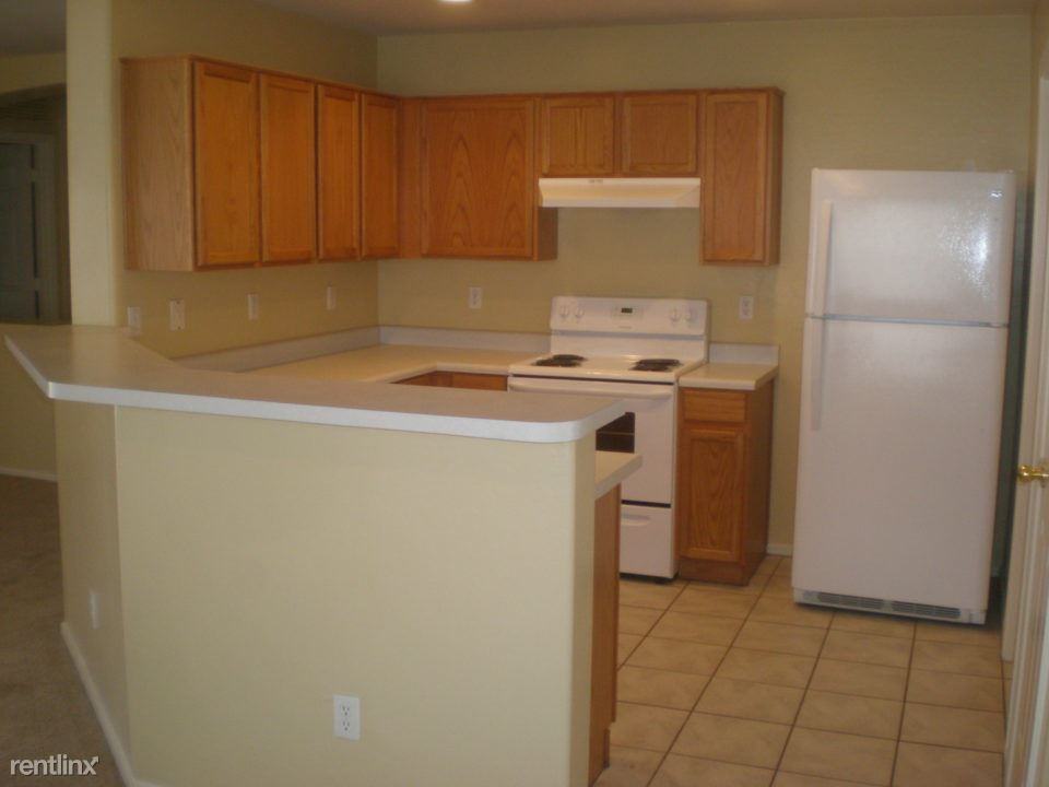 10806 W Cambridge Ave - Photo 2 of 7