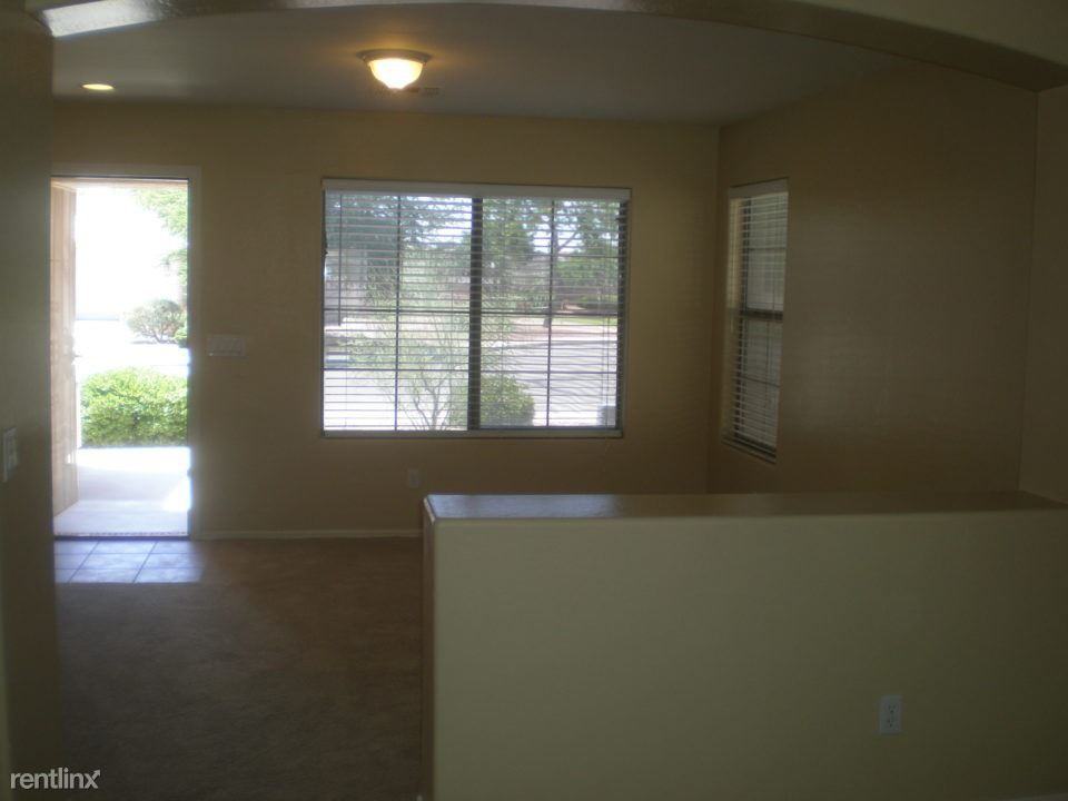 10806 W Cambridge Ave - Photo 3 of 7