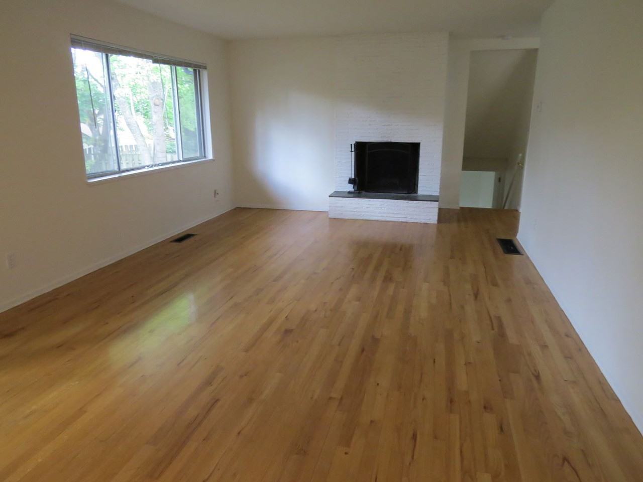 5295 SW Birch Ave - Photo 3 of 14