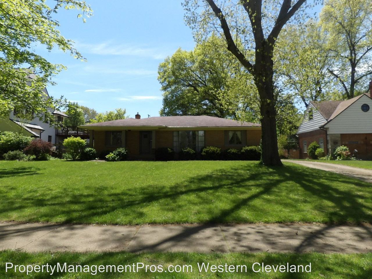 10713 Edgewater Dr - Photo 2 of 47