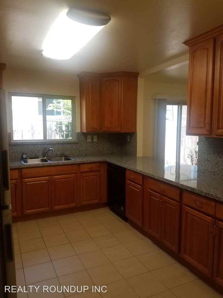 3546 44th St - Photo 3 of 17