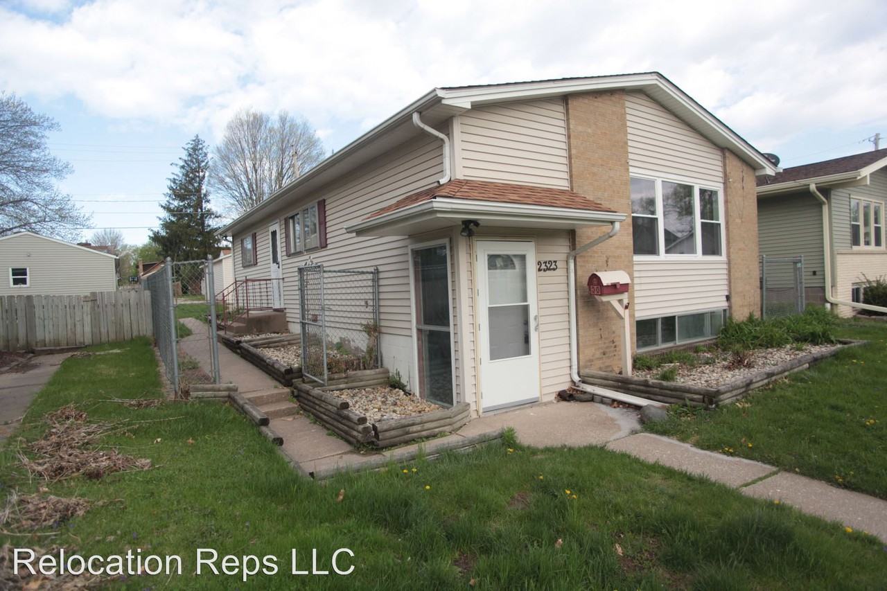 2323 33rd St - Photo 2 of 31