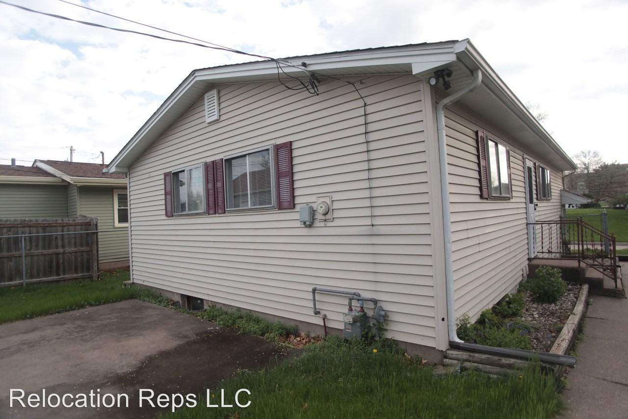 2323 33rd St - Photo 3 of 31