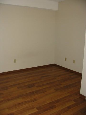 BOWER -  Spacious 1 bdrm condo - Pet Friendly! - Photo 2 of 6