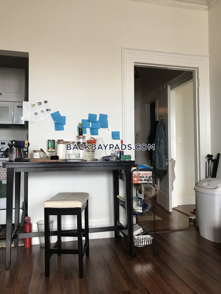 454 Beacon Street #3R - Photo 3 of 5