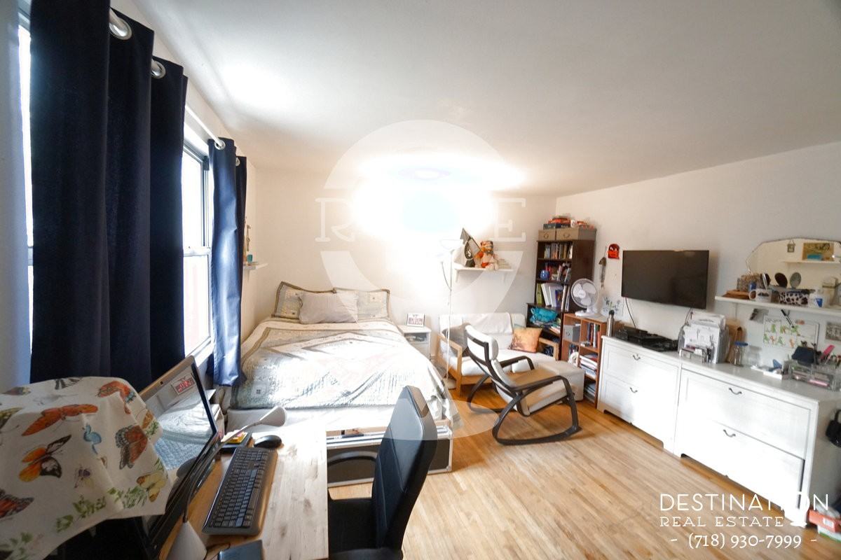 1189 Prospect Ave - Photo 3 of 16