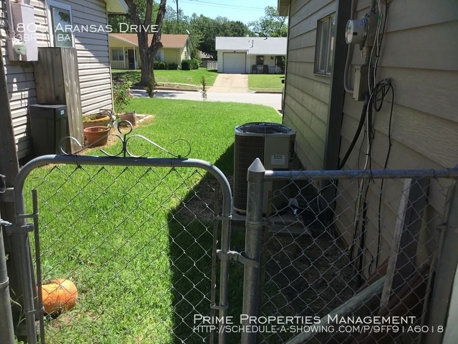 805 Aransas Dr - Photo 2 of 12