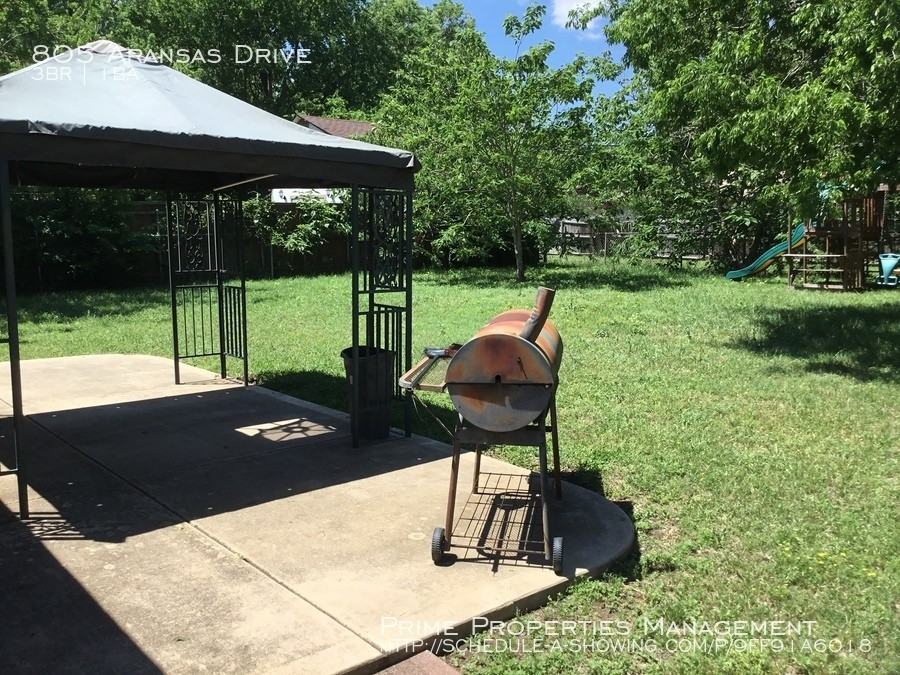 805 Aransas Dr - Photo 3 of 12