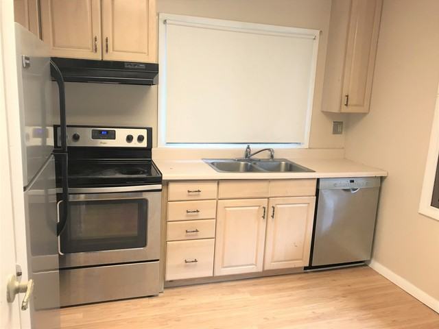 5527 Delmonte Dr #5527 - Photo 3 of 12