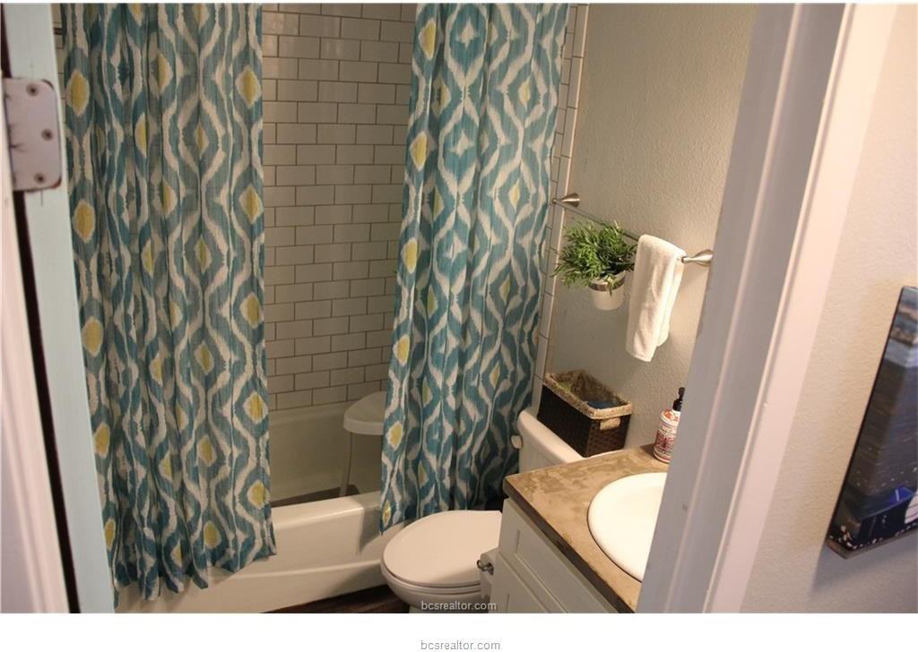 2343 Cornell Dr - Photo 3 of 7