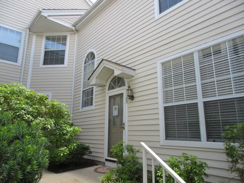 33 High Pond Ln - Photo 3 of 17