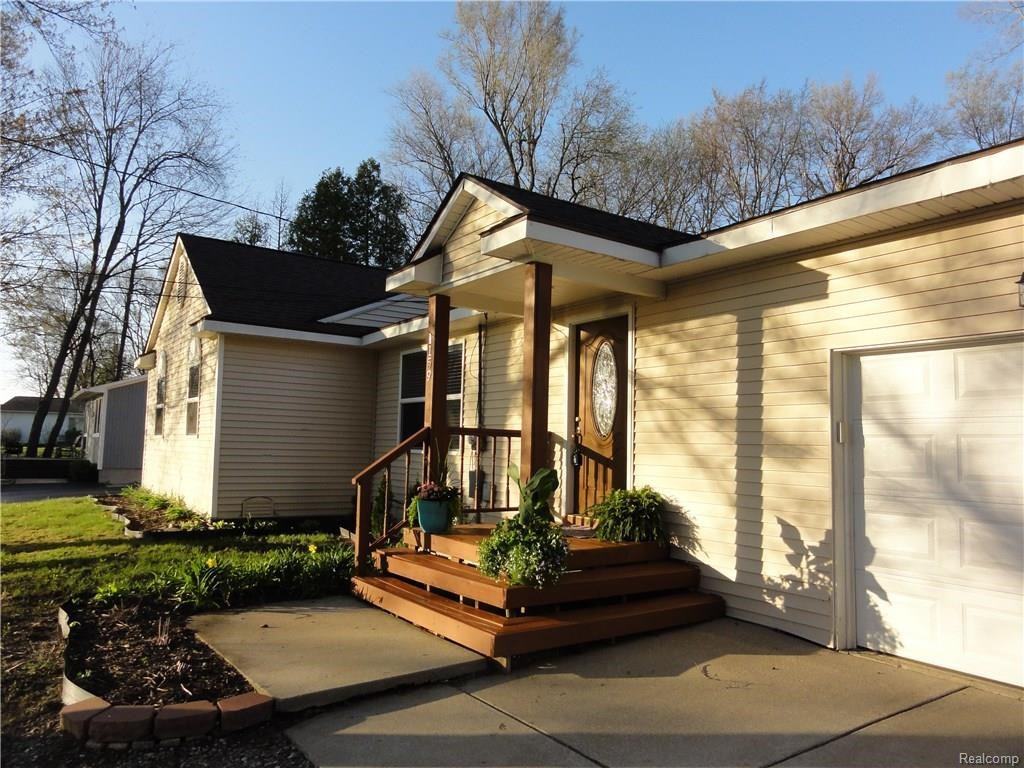 1159 Clearwater St - Photo 2 of 37