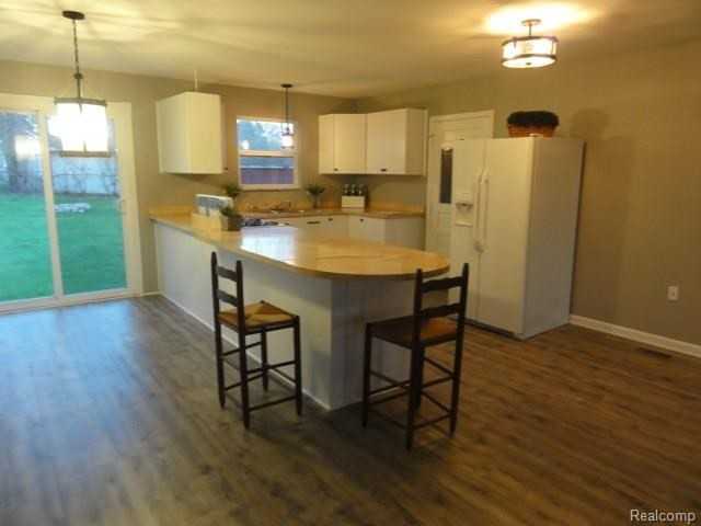 1159 Clearwater St - Photo 3 of 37