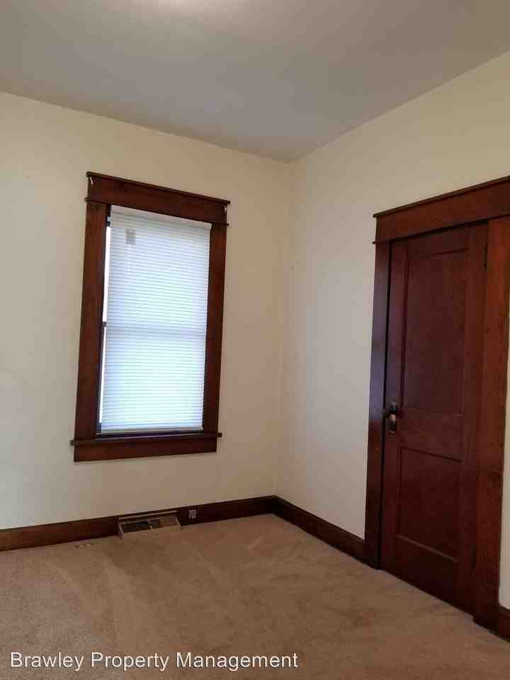 403 W Country Club Dr - Photo 2 of 12