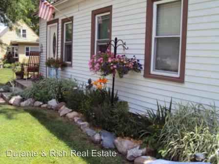 522 N Wisconsin St - Photo 2 of 9