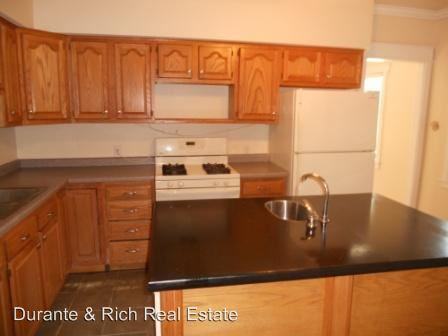 522 N Wisconsin St - Photo 3 of 9