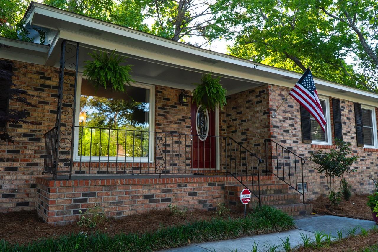 37 Heathwood Dr - Photo 3 of 24