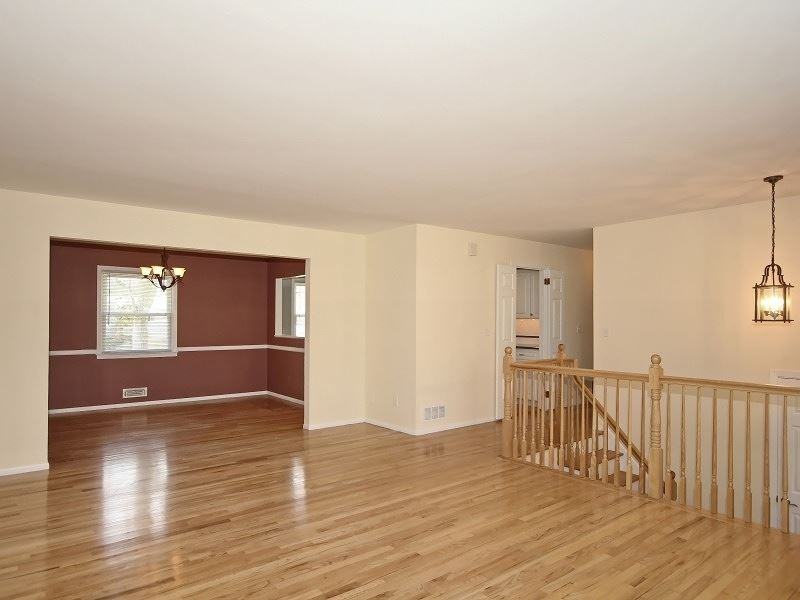 141 Lawrence Dr - Photo 3 of 8