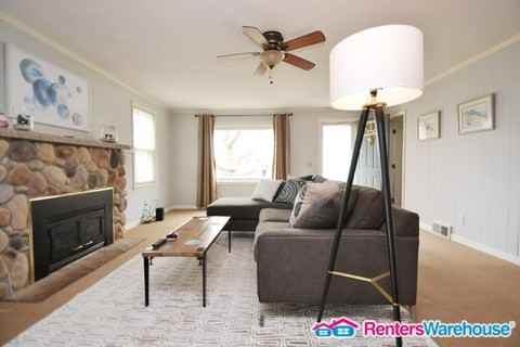 5152 Emerald Dr - Photo 2 of 16