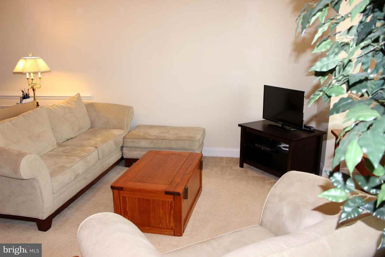 8927 Tappen Mill Way - Photo 3 of 28