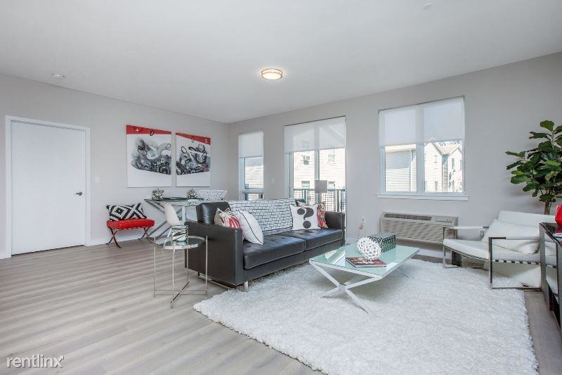 16 Bennett St 306 - Photo 3 of 23